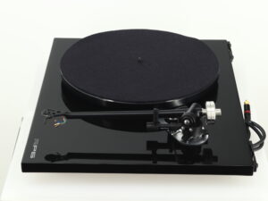 Rega RP6 Turntable - Black (No Cartridge) - Image 3