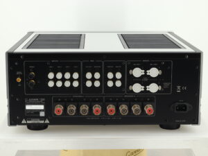 Luxman L-590 AXII Integrated Amplifier - Image 4