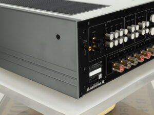 Luxman L-590 AXII Integrated Amplifier - Image 9