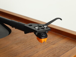 Systemdek IIX Turntable / Linn Basik Plus Tonearm / AT-VM95EN Cartridge - Oak - Image 10