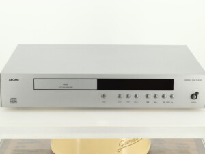 Arcam DiVA CD82 24-Bit CD Player - Silver - Image 2