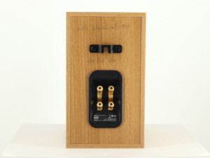B&W 685 Standmount Speakers - Light Oak - Image 4