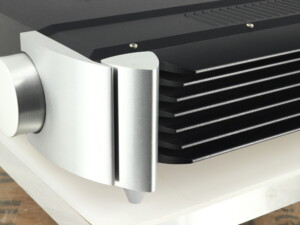 Moon by Sim Audio 600i V2 Integrated Amplifier - Two Tone - Image 6