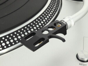 Technics SL-1200GR Turntable - Silver - Image 12