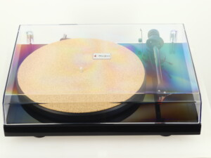 Pro-Ject Debut Carbon Turntable - Black - Image 6