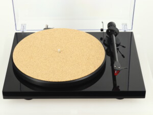 Pro-Ject Debut Carbon Turntable - Black - Image 7