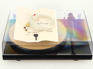 Pro-Ject Debut Carbon Turntable - Black - Image 13