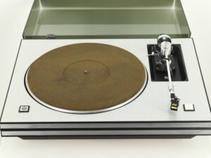 STD 305M Turntable / Mayware Tonearm - Image 7