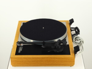Linn LP12 Turntable  - Oak / Karousel Bearing / Lingo 4 Power Supply / Akito 3B Tonearm / Dyanvector 20X2L Cartridge - Image 3