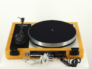 Linn LP12 Turntable  - Oak / Karousel Bearing / Lingo 4 Power Supply / Akito 3B Tonearm / Dyanvector 20X2L Cartridge - Image 4