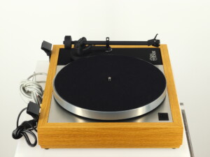 Linn LP12 Turntable  - Oak / Karousel Bearing / Lingo 4 Power Supply / Akito 3B Tonearm / Dyanvector 20X2L Cartridge - Image 5