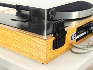 Linn LP12 Turntable  - Oak / Karousel Bearing / Lingo 4 Power Supply / Akito 3B Tonearm / Dyanvector 20X2L Cartridge - Image 8
