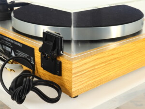 Linn LP12 Turntable  - Oak / Karousel Bearing / Lingo 4 Power Supply / Akito 3B Tonearm / Dyanvector 20X2L Cartridge - Image 9
