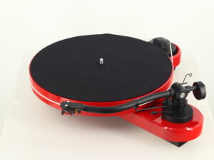 Pro-Ject Genie 3 Turntable - Red - Image 3