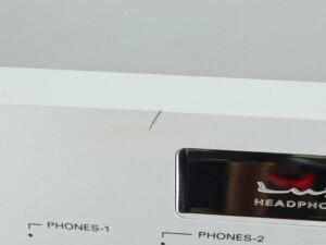 Luxman P750u Headphone Amplifier - Silver - Image 11