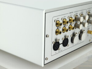 Luxman C-700U Control Amplifier - Silver - Image 9