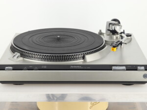 Technics SL-3200 Direct Drive Turntable - Image 2