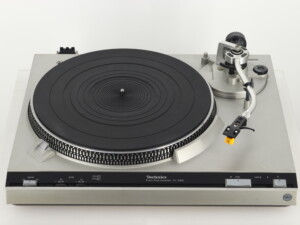 Technics SL-3200 Direct Drive Turntable - Image 6
