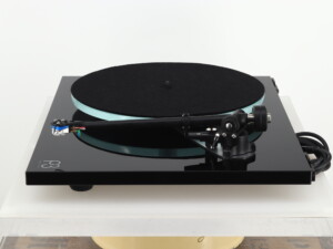 Rega Planar 3 Turntable / Elys 2 Cartridge - Gloss Black - Image 3
