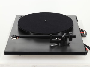 NAD C556 Turntable - Grey - Image 3