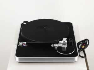 Clearaudio Concept MC Turntable - Silver / Black - Image 3