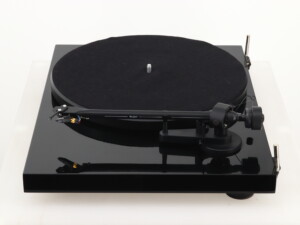 Pro-Ject Debut III SE Turntable - Black - Image 3