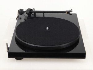 Pro-Ject Debut III SE Turntable - Black - Image 5
