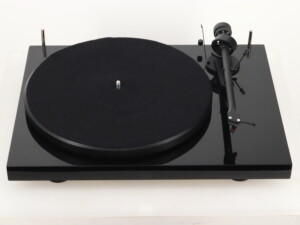 Pro-Ject Debut III SE Turntable - Black - Image 6