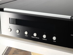 Mark Levinson No. 523 Pre Amplifier - Image 10