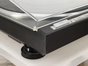 Pioneer PL-L1000A Turntable - Image 8