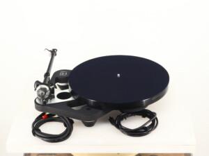 Rega Planar 8 Turntable / Hana MH Cartridge - Black - Image 4