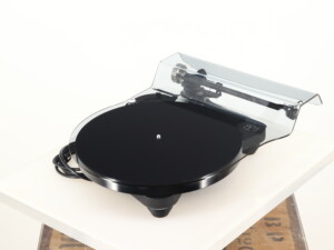 Rega Planar 8 Turntable / Hana MH Cartridge - Black - Image 6