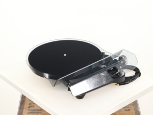 Rega Planar 8 Turntable / Hana MH Cartridge - Black - Image 7