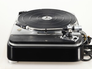 Thorens TD-124 MkII Turntable / SME M2-9R Tonearm - Image 3