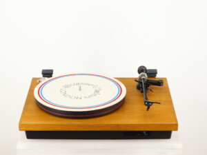 The Oak Turntable