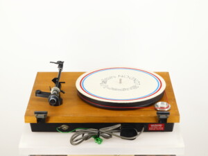 The Oak Turntable - Image 4