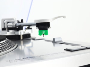 Audio Technica AT-LP120-USB Turntable - Silver - Image 12