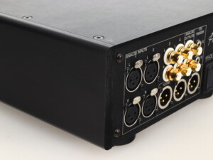 Benchmark LA4 Pre Amplifier - Silver - Image 9