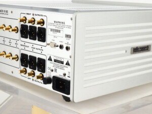 Audio Research REF6SE Pre Amplifier - Silver - Image 10