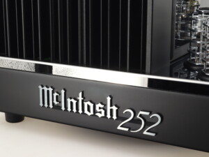 McIntosh MA252 Integrated Amplifier - Image 10
