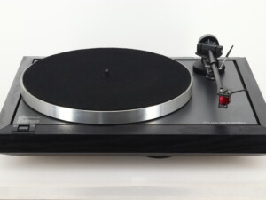 Linn Axis Turntable / Denon DL110 MC Cartridge