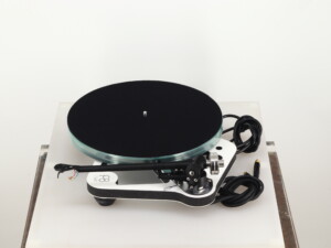 Rega Planar 8 Turntable - White, no cartridge - Image 3