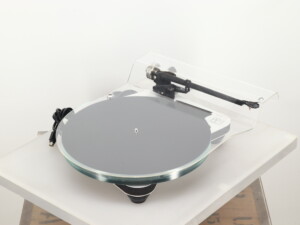 Rega Planar 8 Turntable - White, no cartridge - Image 6