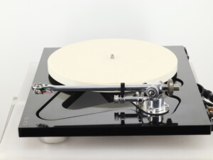 Rega RP10 Turntable - Black / Aphelion MC Cartridge - Image 3