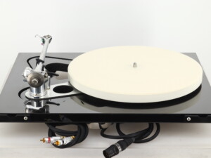 Rega RP10 Turntable - Black / Aphelion MC Cartridge - Image 4