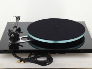 Rega Planar 3 Turntable - Black / NEO Power Supply / Ortofon 2M Black Cartridge - Image 4