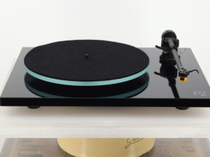 Rega Planar 2 Turntable / Nagaoka MP110 Cartridge - Gloss Black