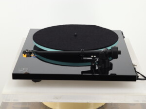 Rega Planar 2 Turntable / Nagaoka MP110 Cartridge - Gloss Black - Image 3