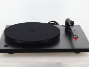 Rega P3/24 Turntable - Black / Bias 2 Cartridge