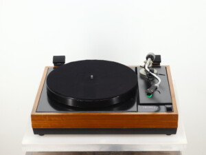 Heybrook TT-2 Turntable / Linn LVV Tonearm / AT-95E Cartridge